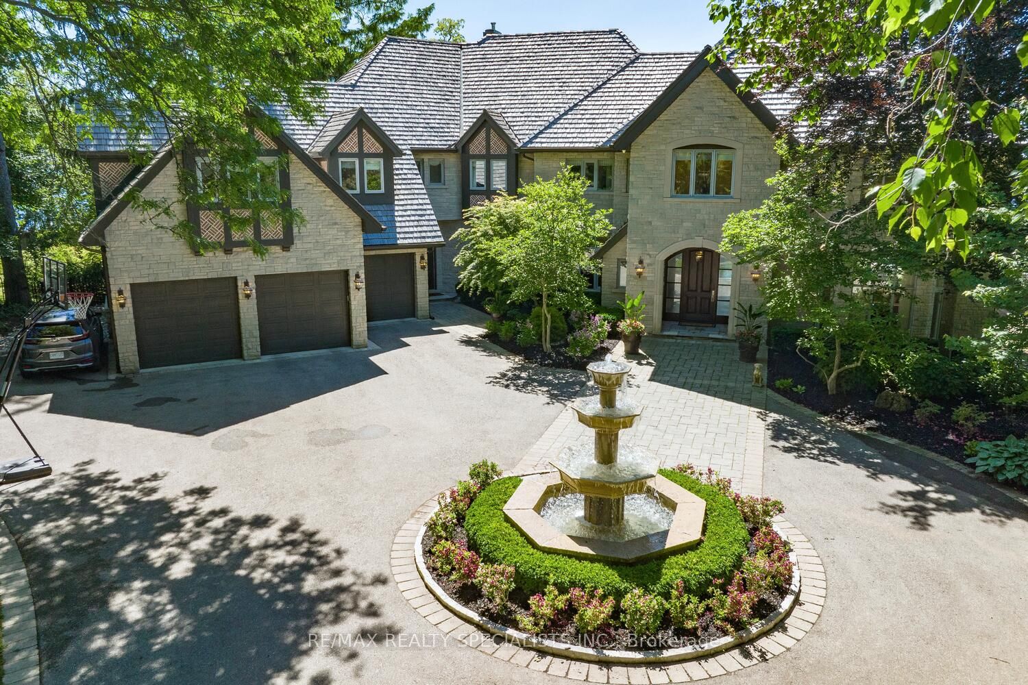 4038 Lakeshore Road