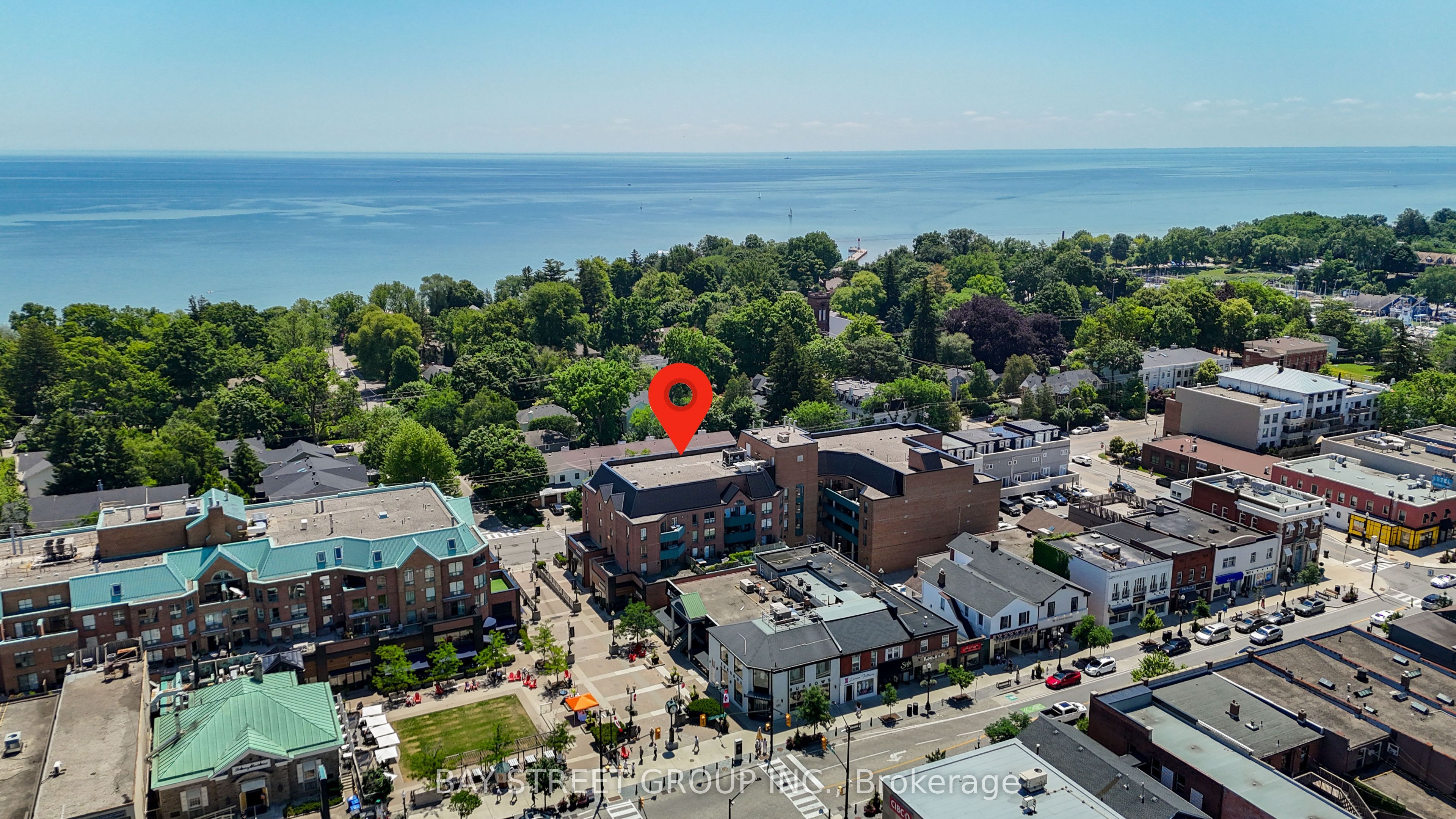 185 Robinson Street 208