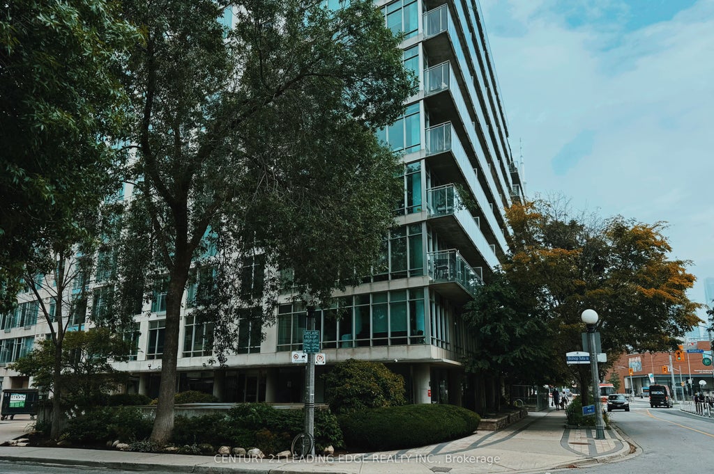 Photo of 650 Queens Quay W #1821, Toronto, ON M5V 3N2 (MLS # C13735488)