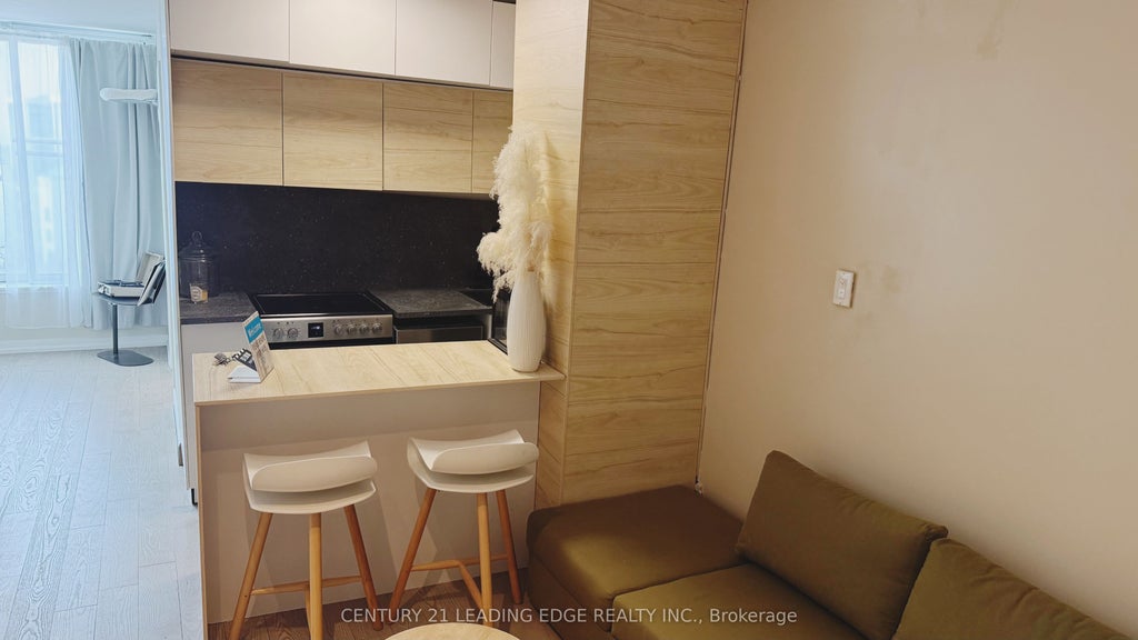 Photo of 650 Queens Quay W #1821, Toronto, ON M5V 3N2 (MLS # C13735488)