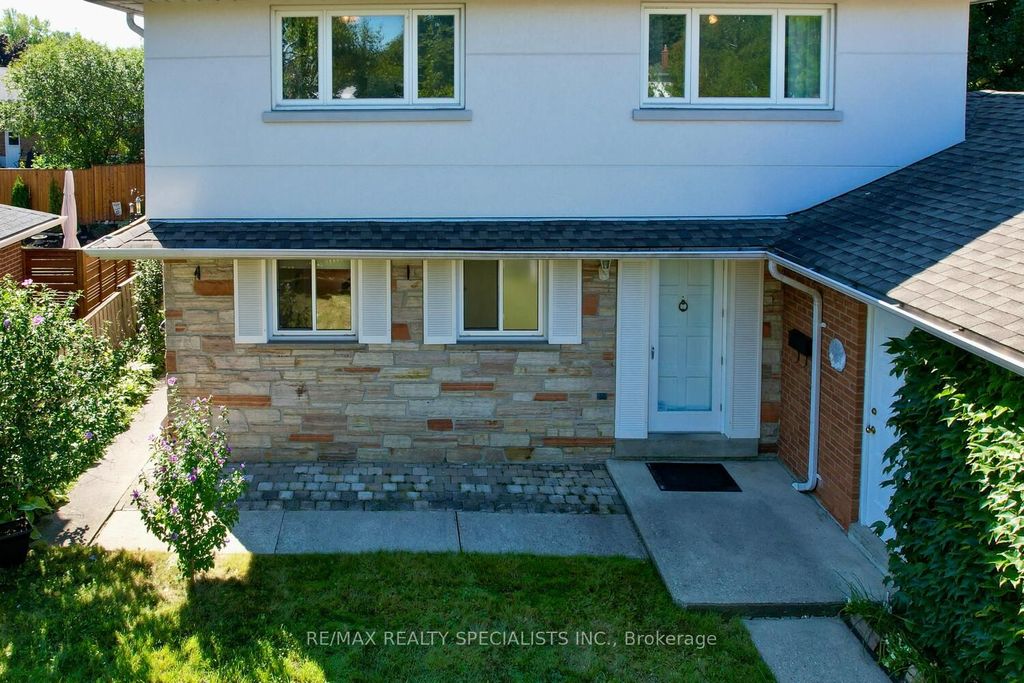 Photo of 2312 Homelands Drive, Mississauga, ON L5K 1G6 (MLS # W12906666)