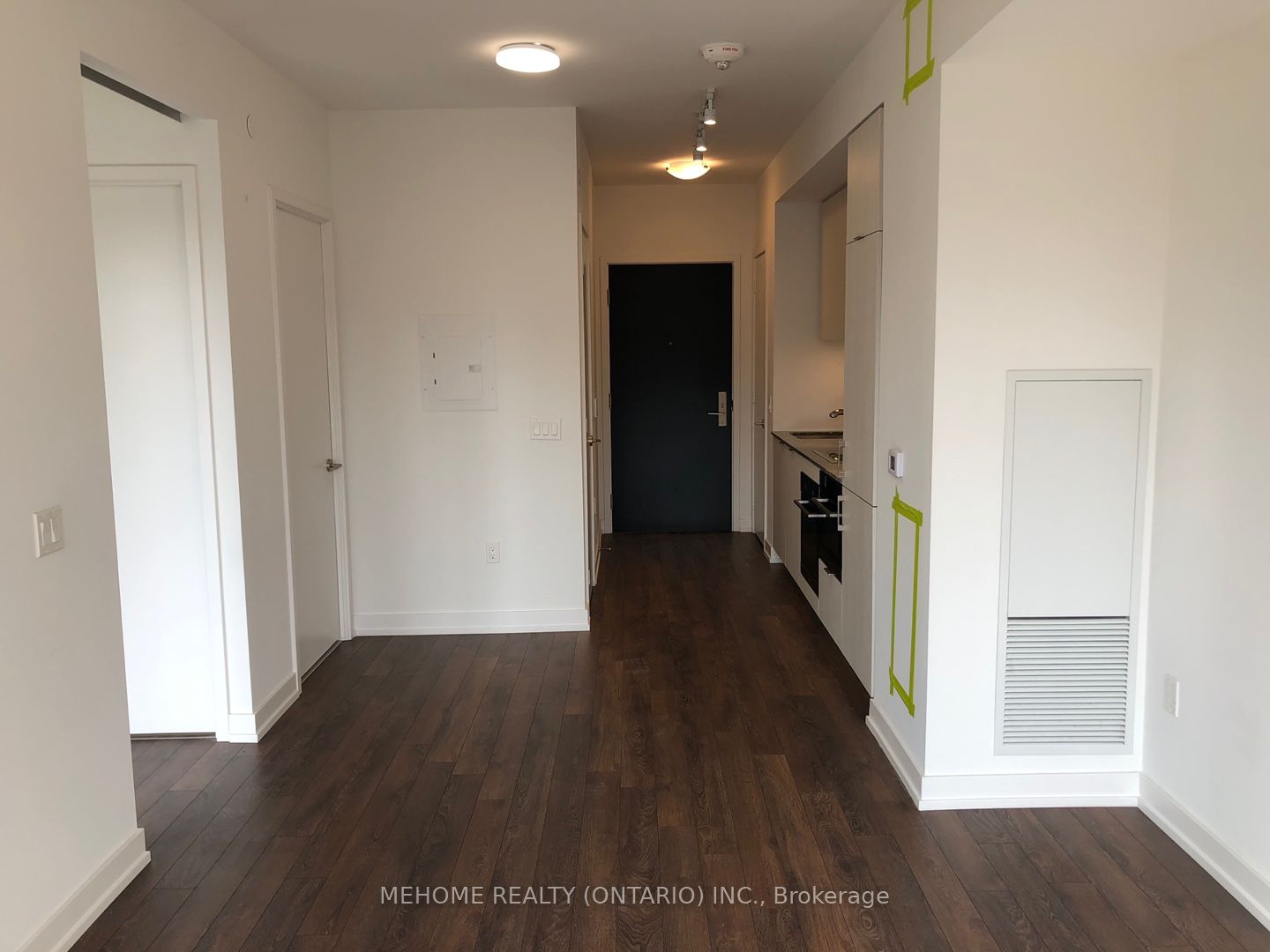 158 Front Street E 402