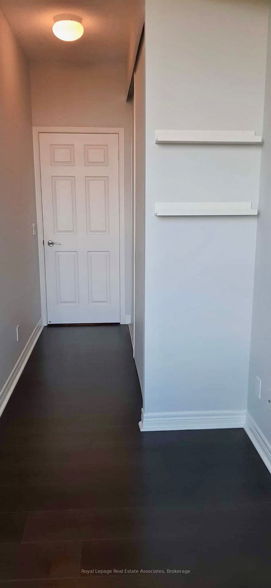 339 Rathburn Road W 515