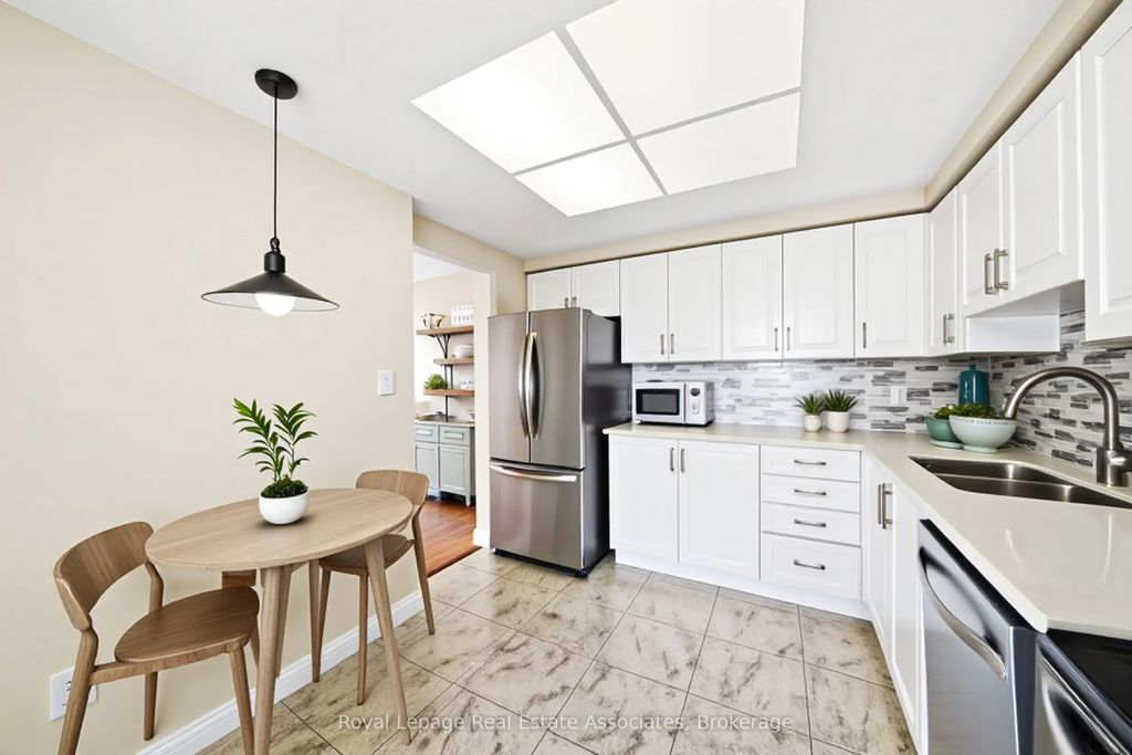 Photo of 135 Hillcrest Avenue #1507, Mississauga, ON L5B 4B1 (MLS # W12475245)
