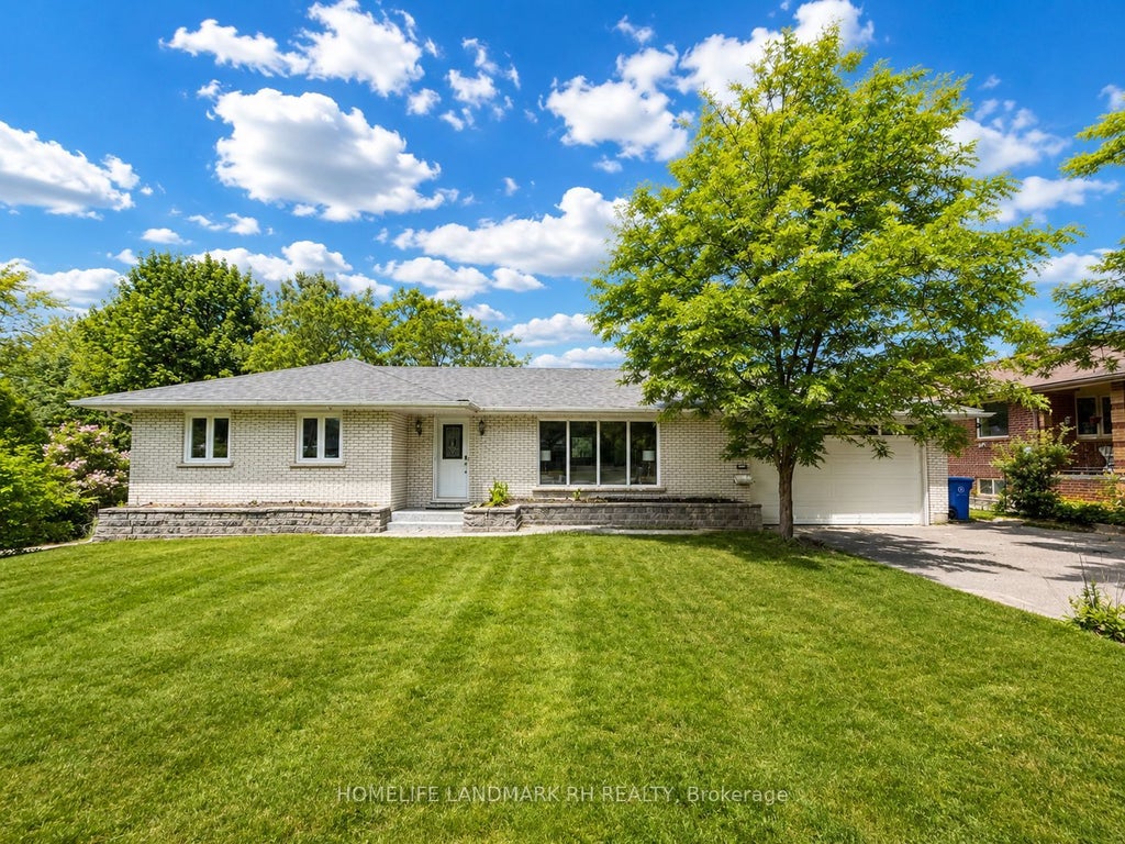 Photo of 88 Riverglen Drive, Georgina, ON L4P 2R1 (MLS # N13761778)