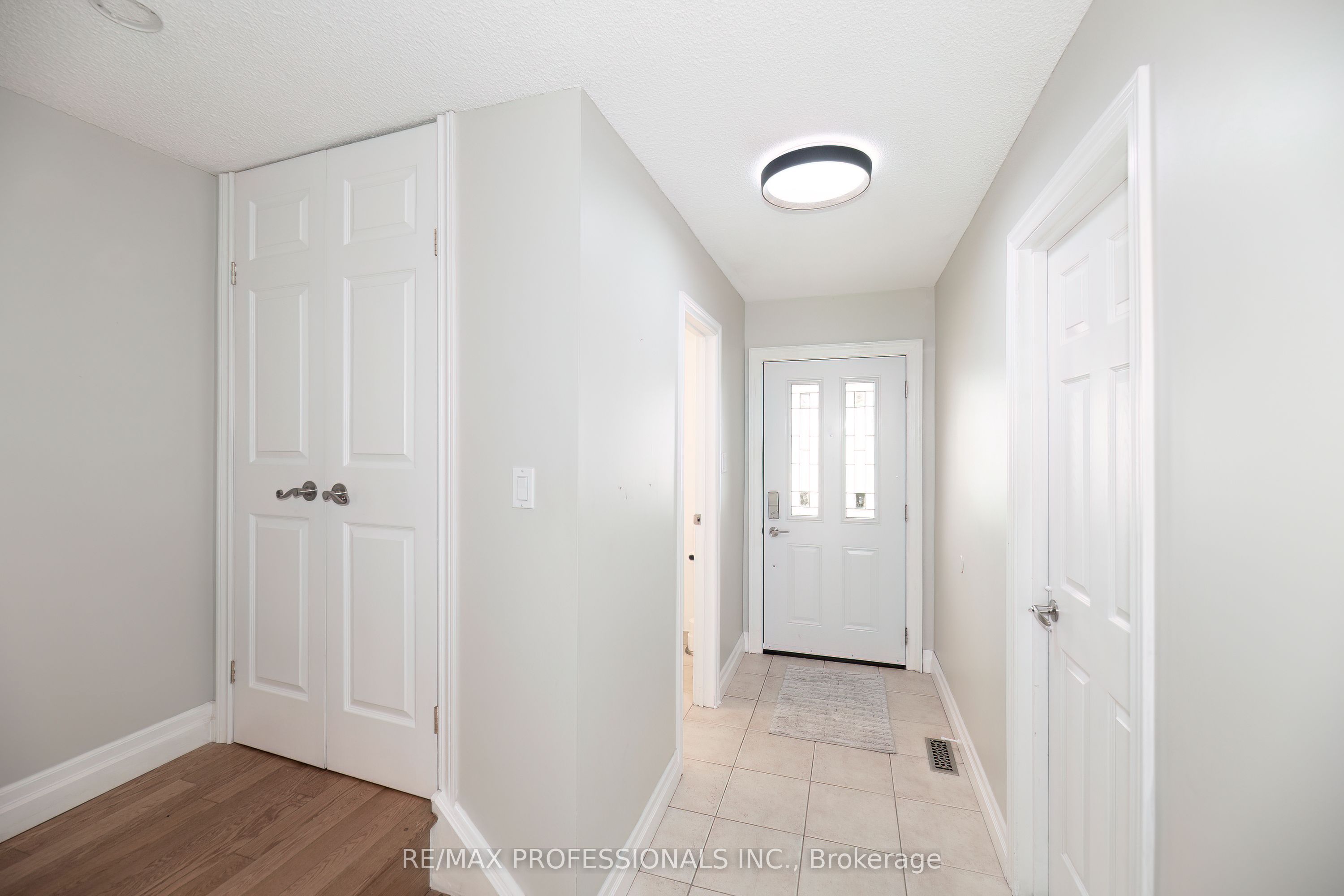 1951 Rathburn Road E 20