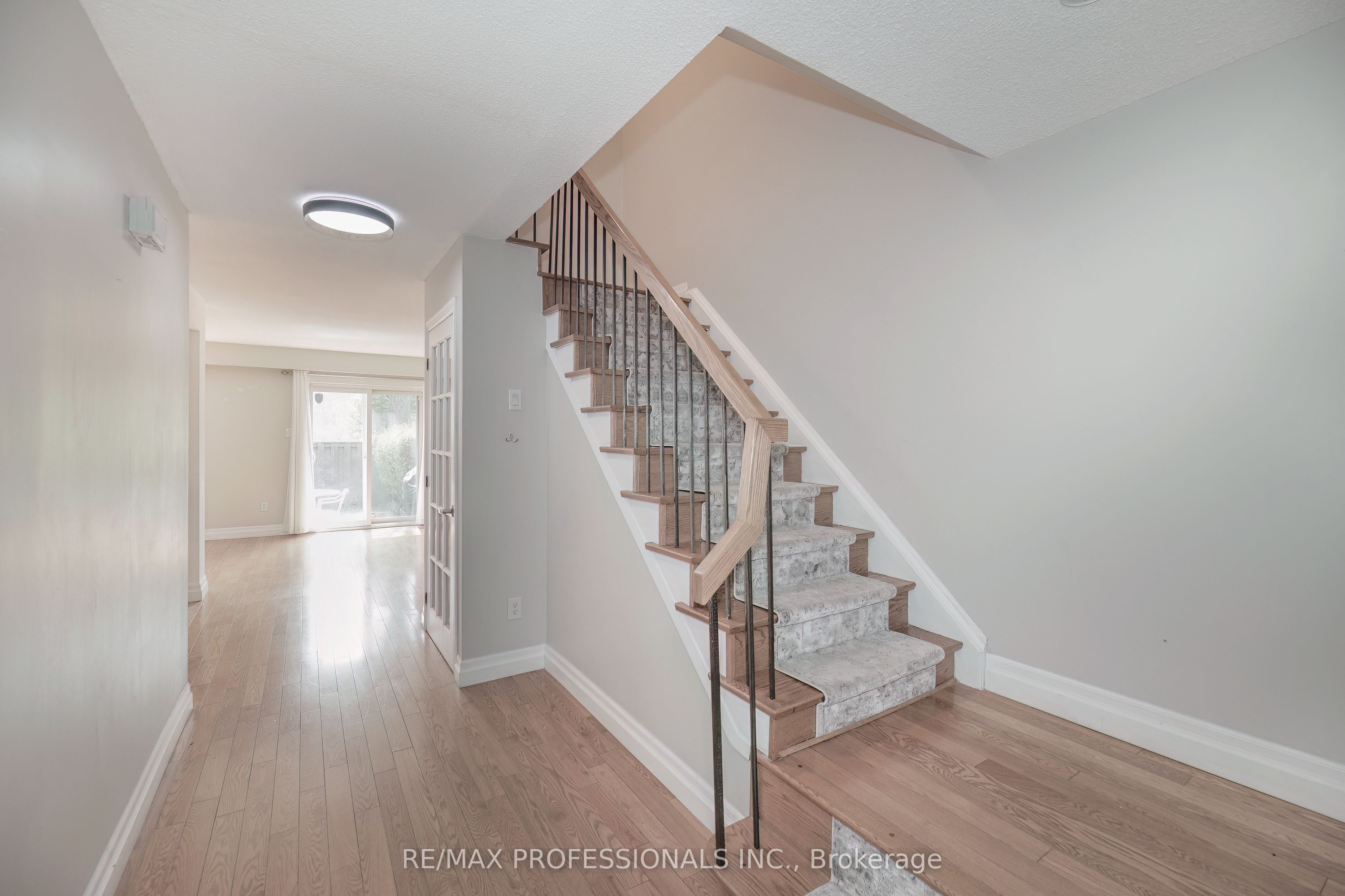1951 Rathburn Road E 20