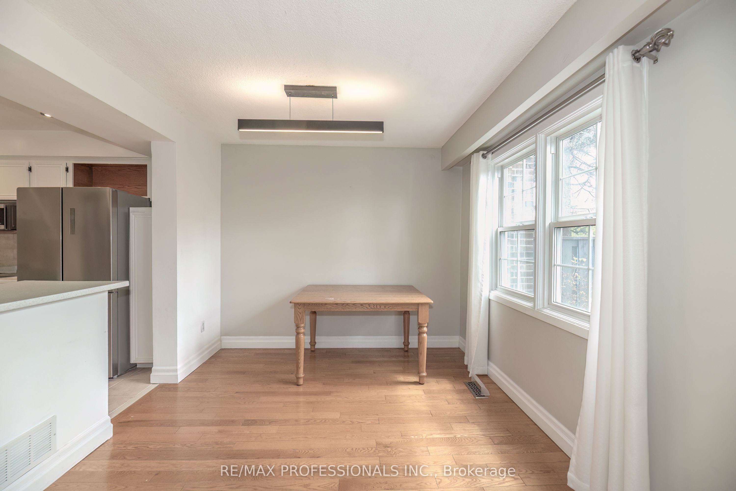 1951 Rathburn Road E 20