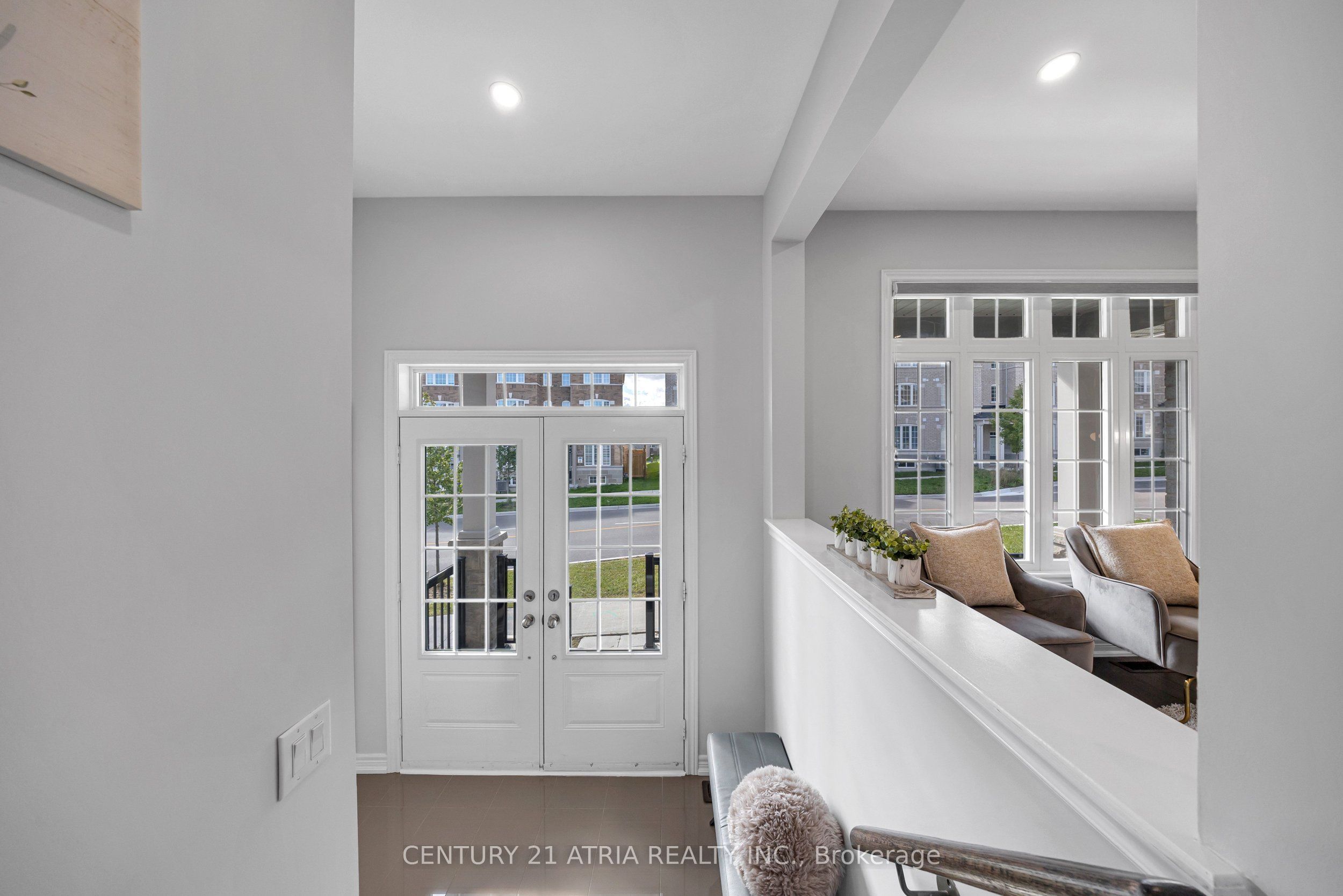 548 White's Hill Avenue