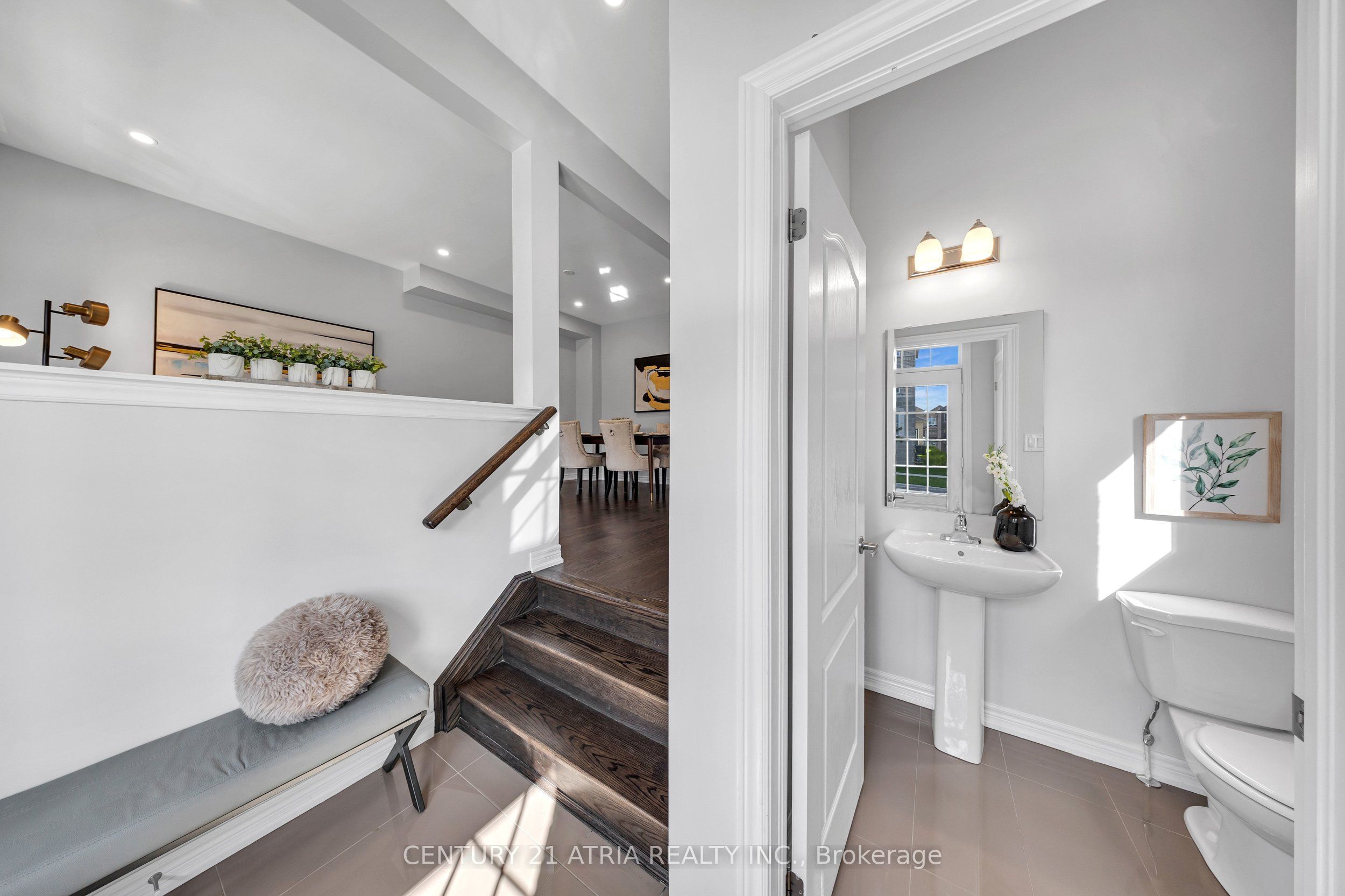 548 White's Hill Avenue