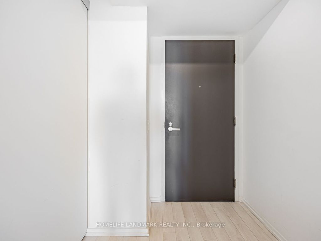 Photo of 197 Yonge Street #4211, Toronto, ON M5B 1M4 (MLS # C12053097)