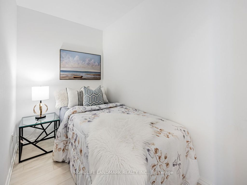 Photo of 197 Yonge Street #4211, Toronto, ON M5B 1M4 (MLS # C12053097)