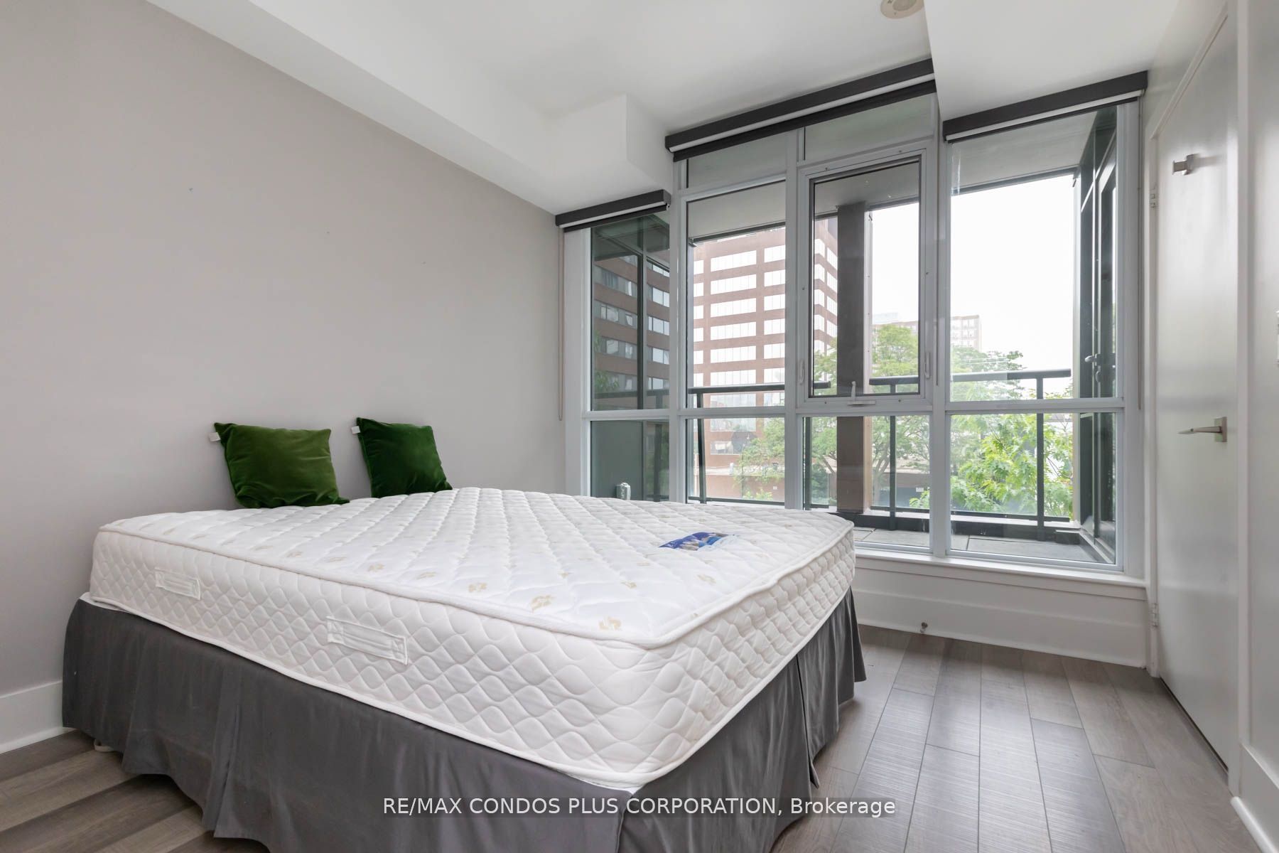 32 Davenport Road 306