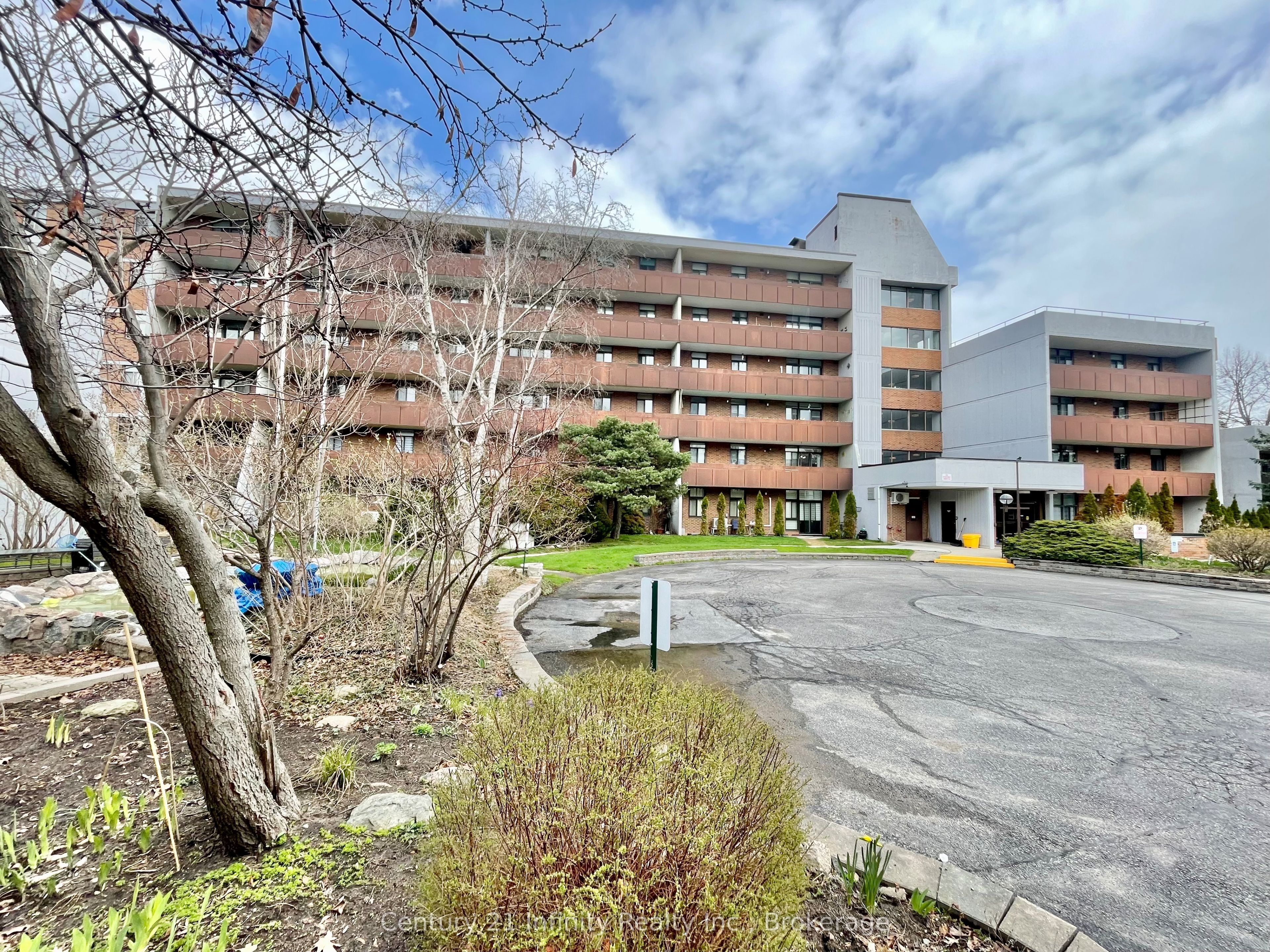 Photo 1 of 24 — 50 Old Kingston Road 5-606, Toronto, ON M1E 4Y1