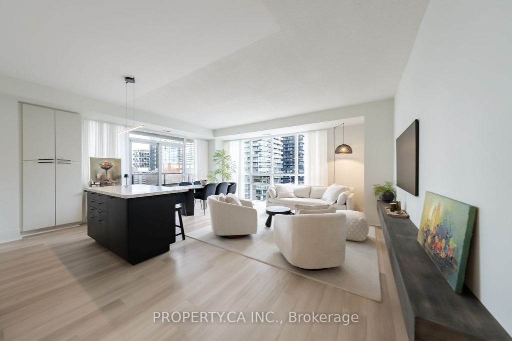 Photo of 70 Roehampton Avenue #1415, Toronto, ON M4P 1R2 (MLS # C13781928)
