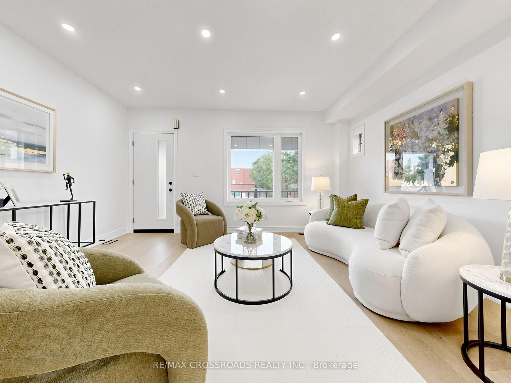 548 Glebeholme Boulevard
