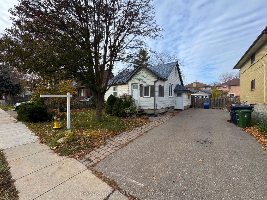 Photo of 22 Fairfield Avenue, Toronto, ON M8V 2H9 (MLS # W12546984)