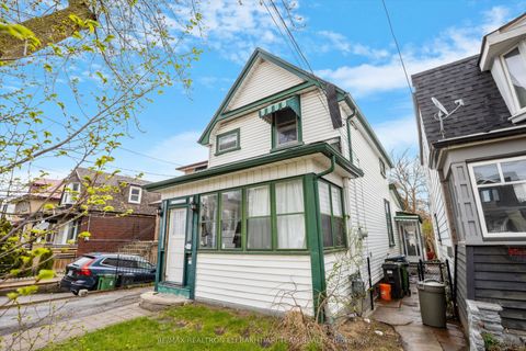 43 King Edward Avenue Toronto ON M4C 5J5