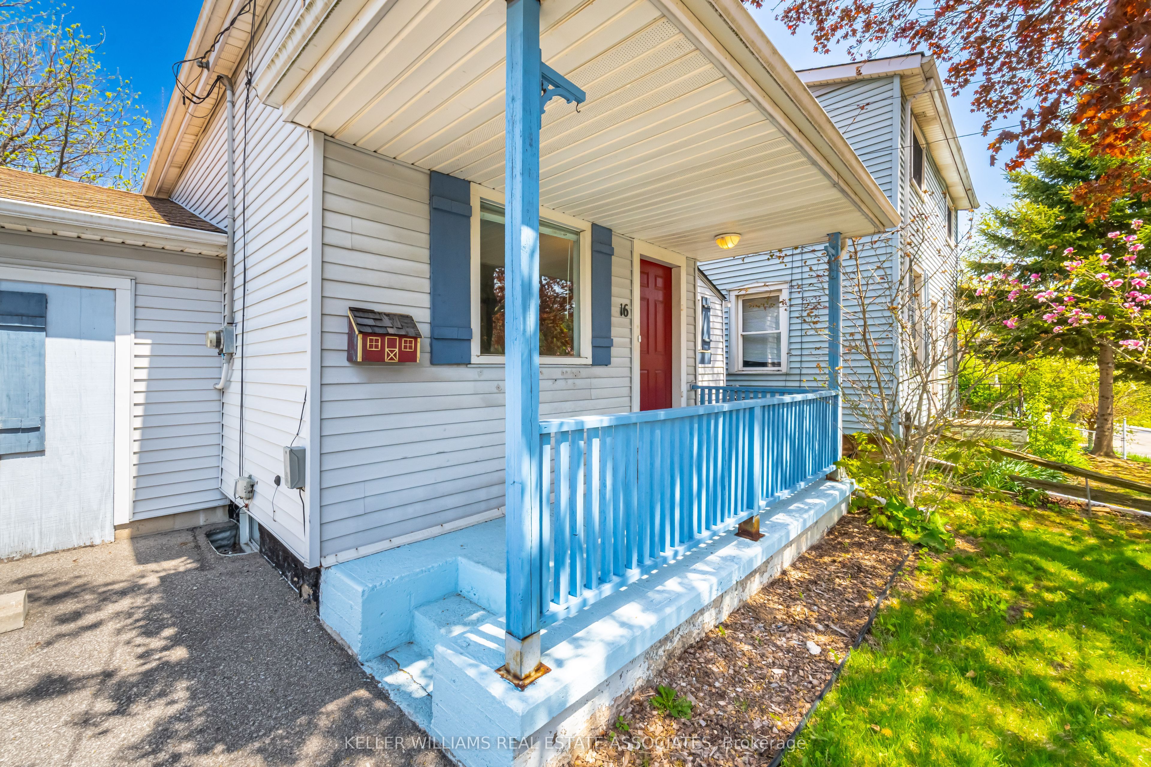 16 Royal Avenue