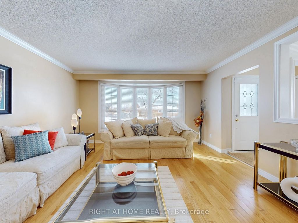 Photo of 2 Barnes Crescent, Toronto, ON M1G 1Z9 (MLS # E12606930)