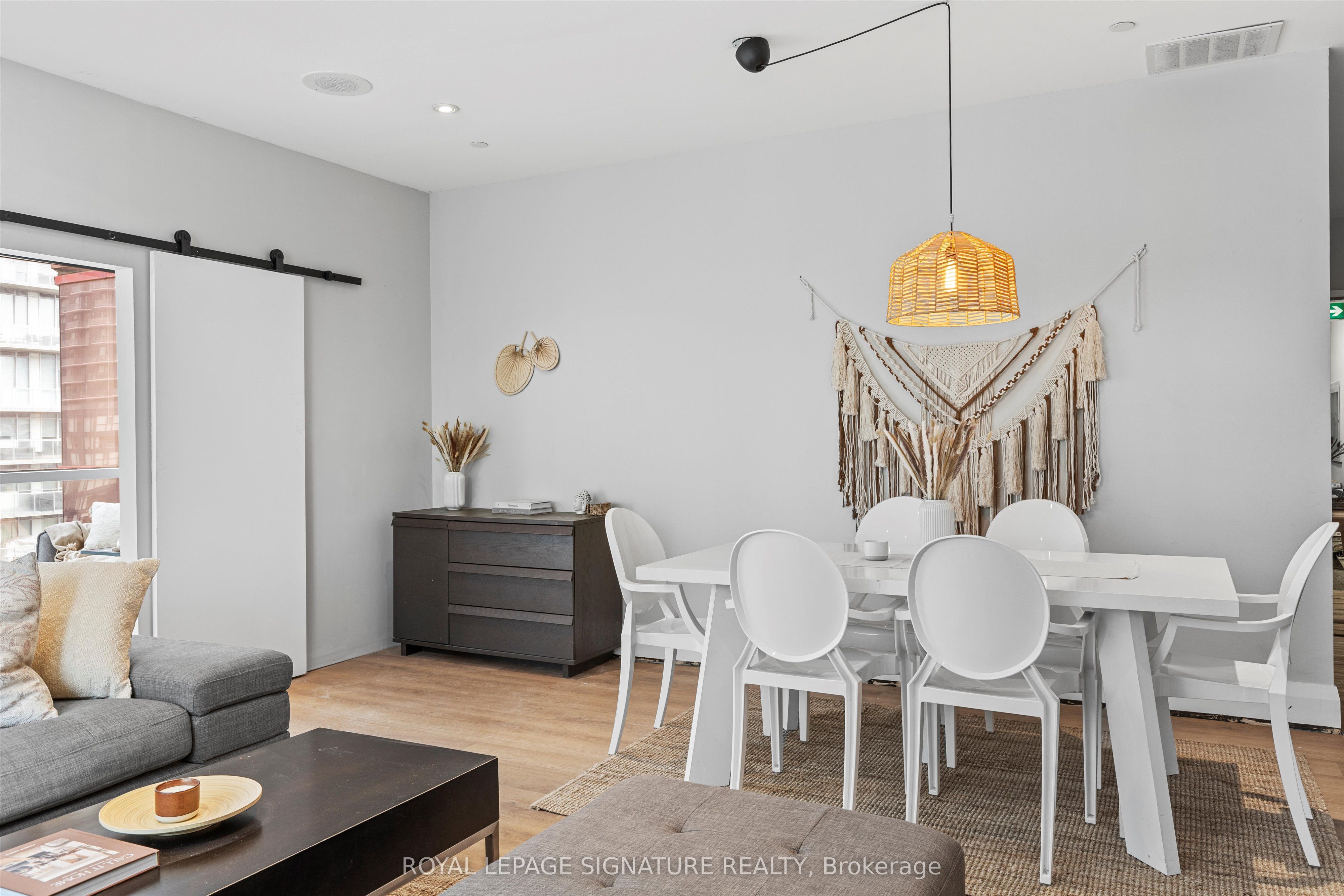 393 King Street W 1201