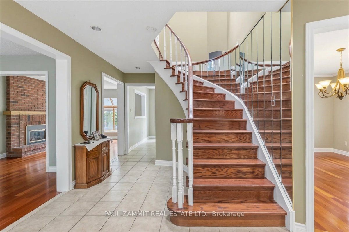 180 Lyndhurst Drive