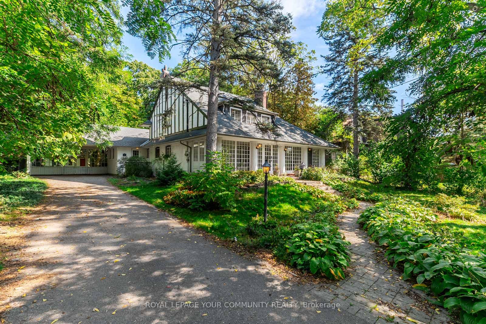 1173 Queen Victoria Avenue