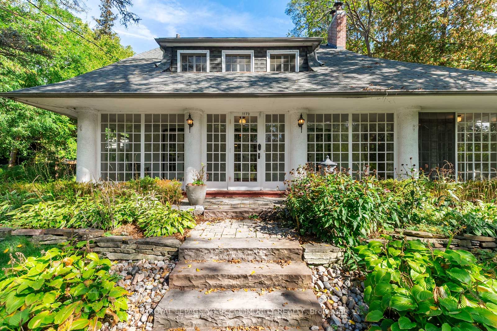 1173 Queen Victoria Avenue