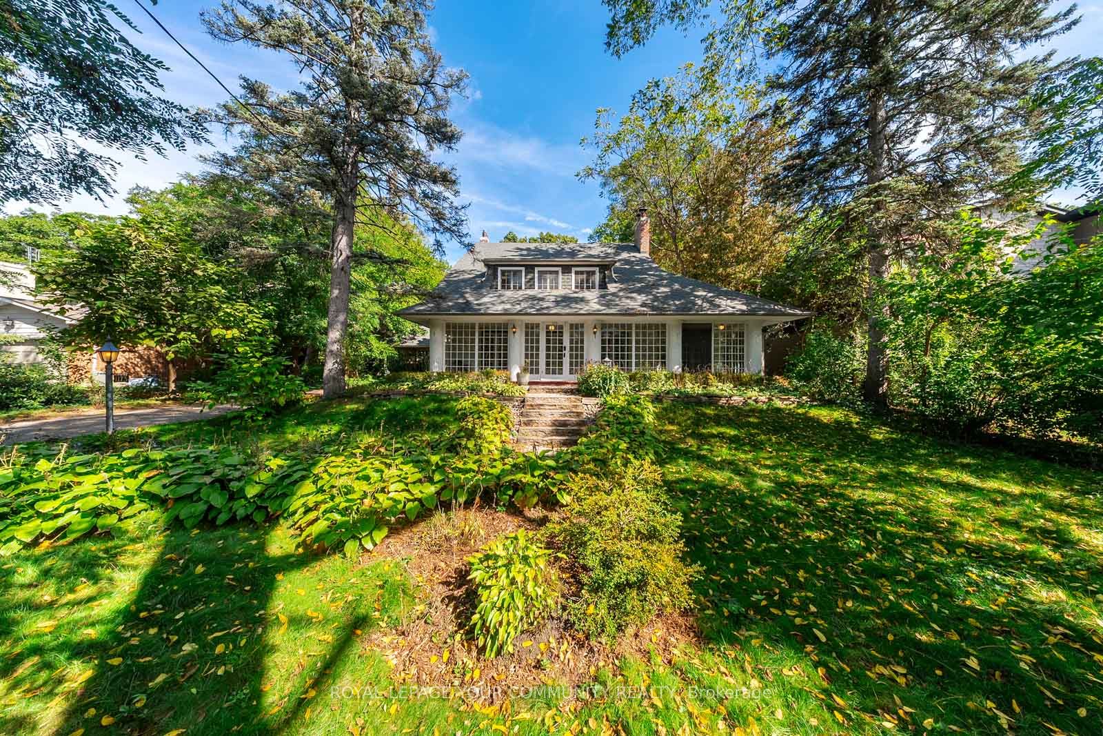 1173 Queen Victoria Avenue