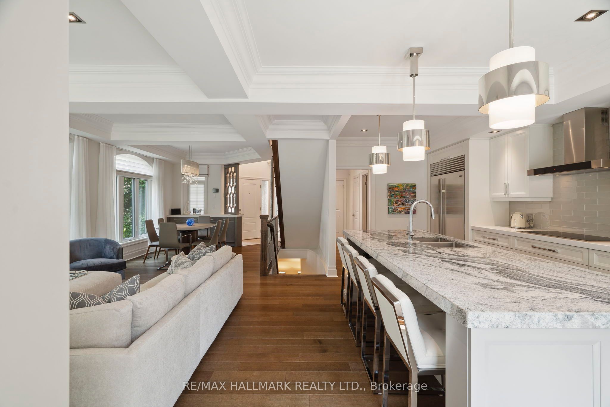 2092 PINEVALLEY Crescent