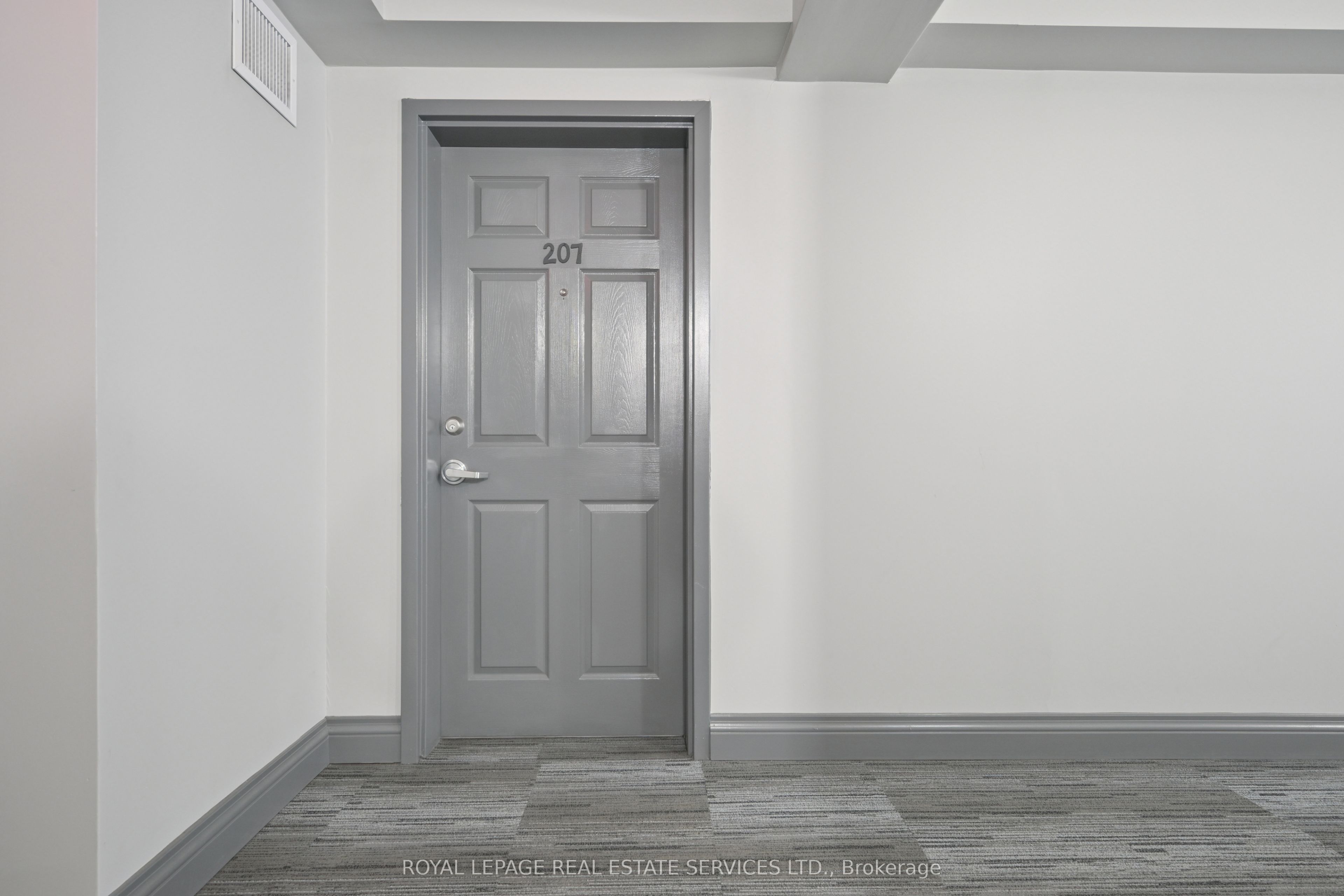 1450 Bishops Gate 207