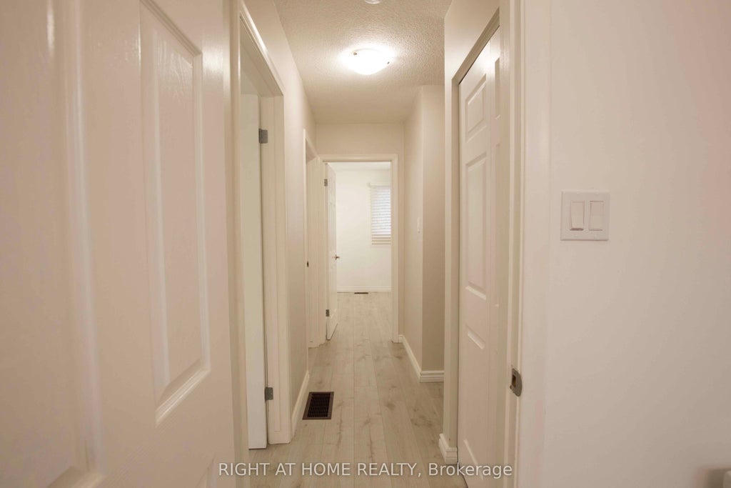 Photo of 333 Rexford Drive, Hamilton, ON L8W 1W2 (MLS # X13885958)