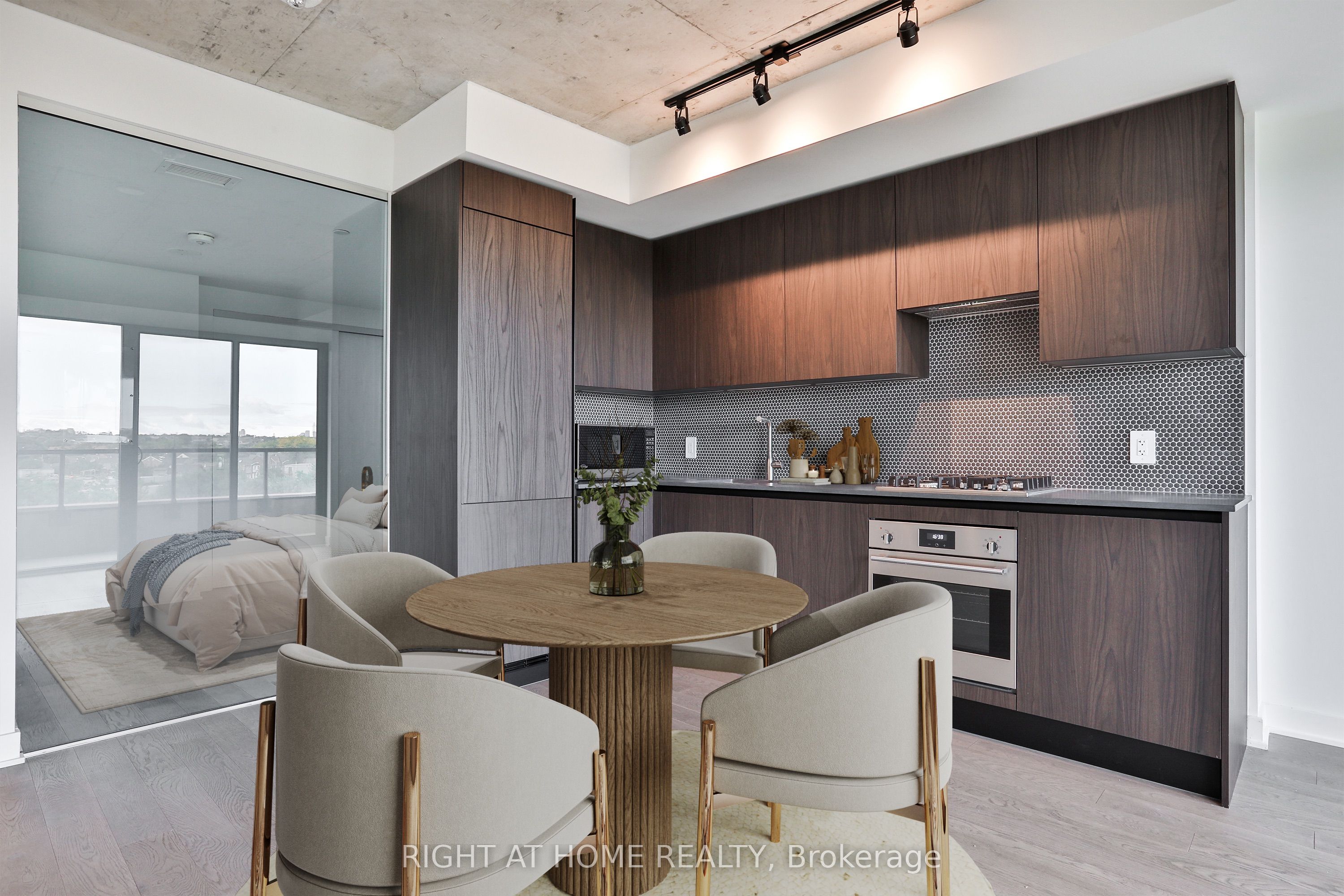 2720 Dundas Street W 512