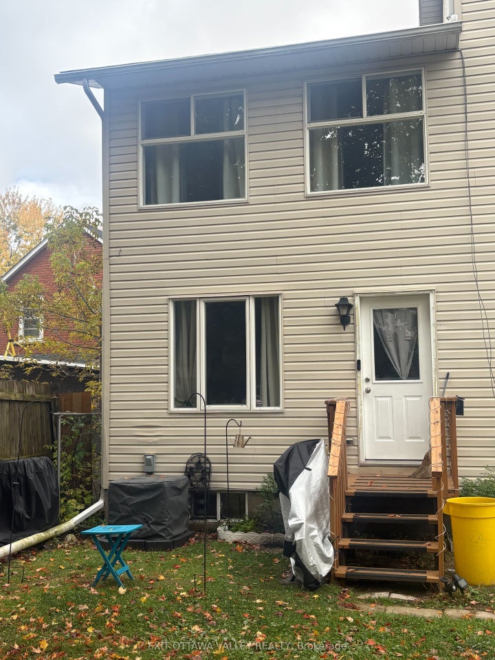 Photo 1 of 1 — 403 I Trafalgar Road I, Pembroke, ON K8A 5B3
