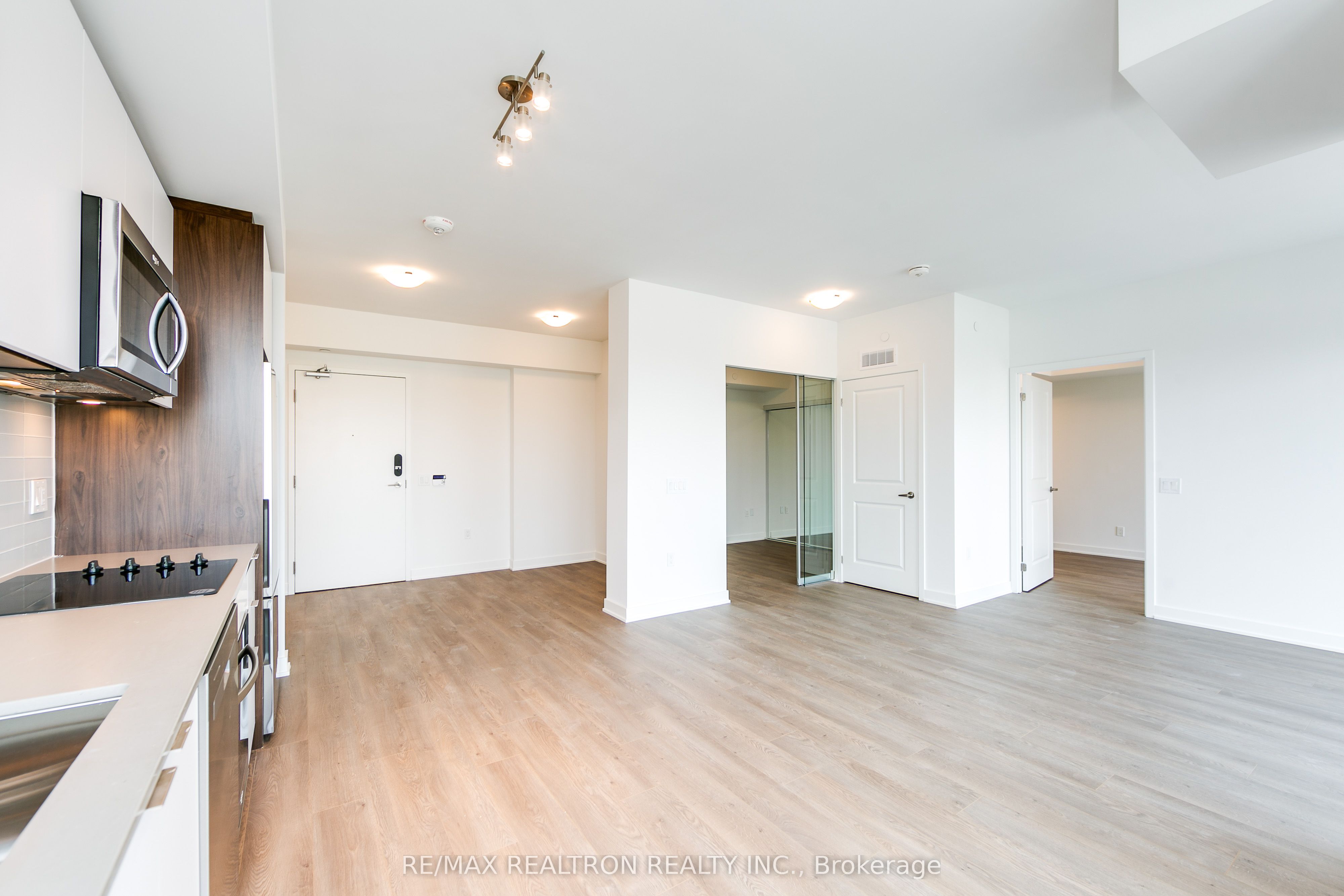543 Richmond Street W 1402
