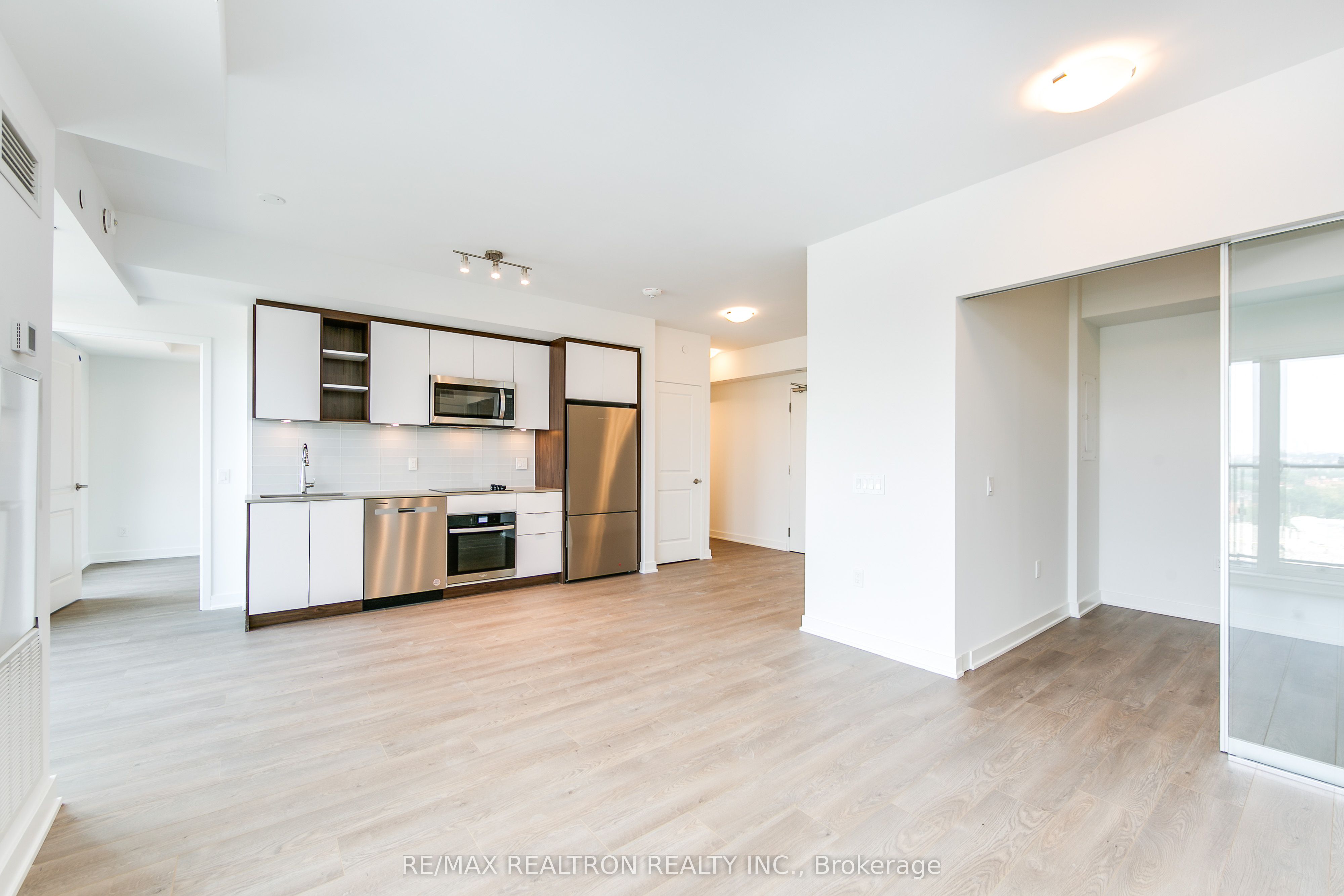 543 Richmond Street W 1402