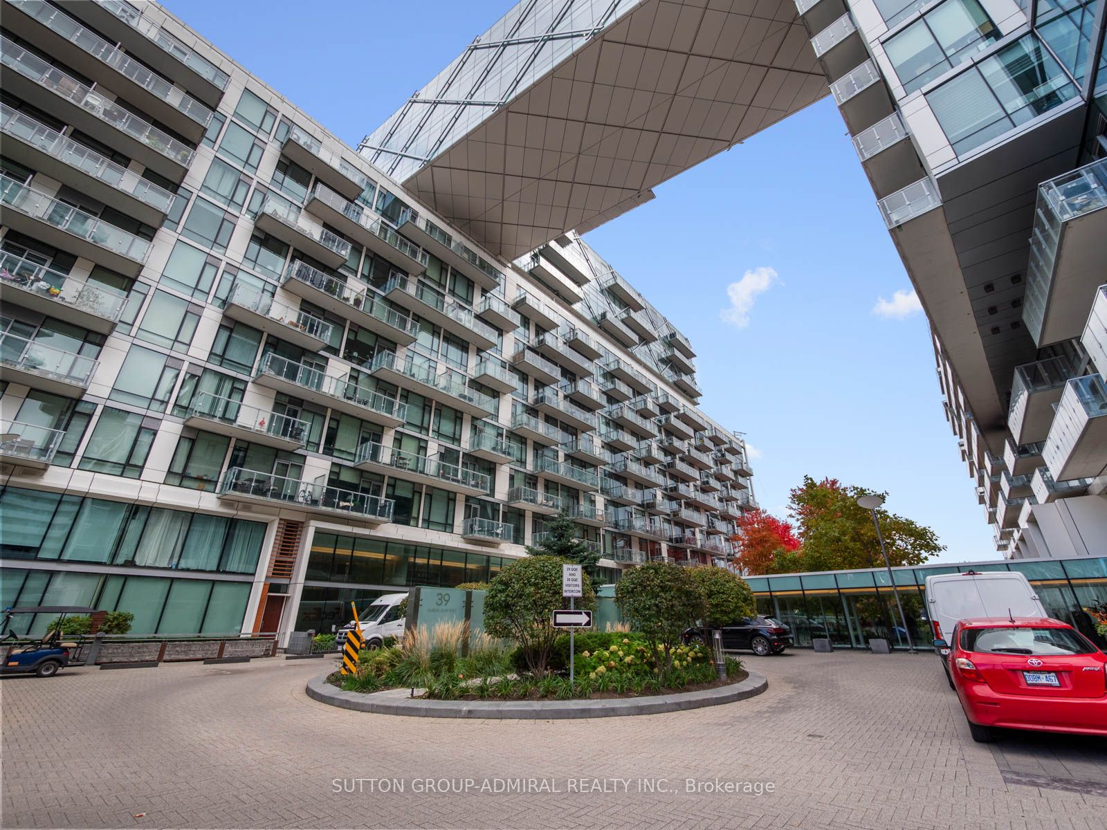 39 Queens Quay E 525