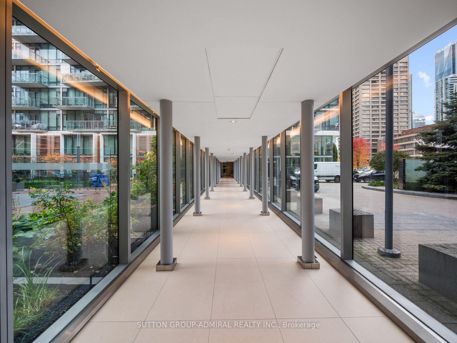 39 Queens Quay E 525