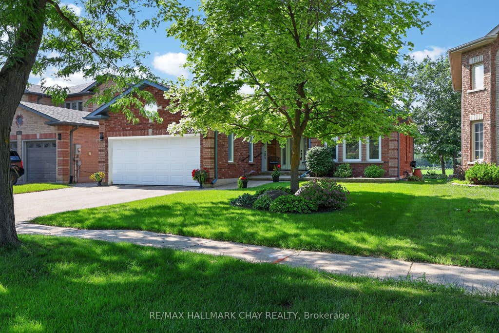 Photo of 358 Livingstone Street W, Barrie, ON L4N 7K7 (MLS # S13702612)