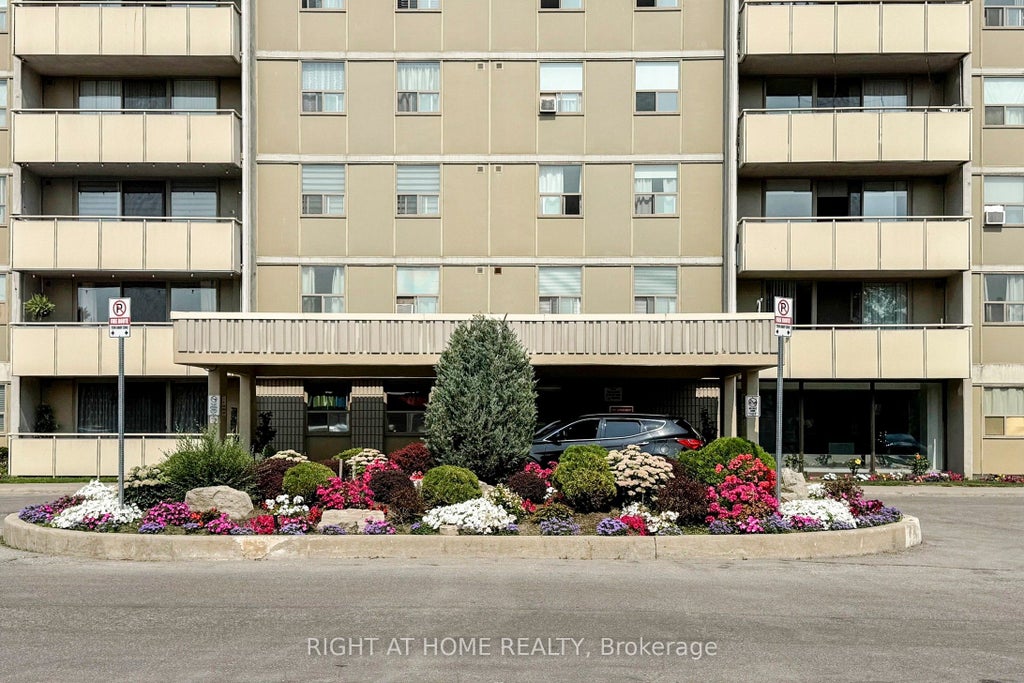 Photo of 1338 York Mills Road #702, Toronto, ON M3A 3M3 (MLS # C13862754)