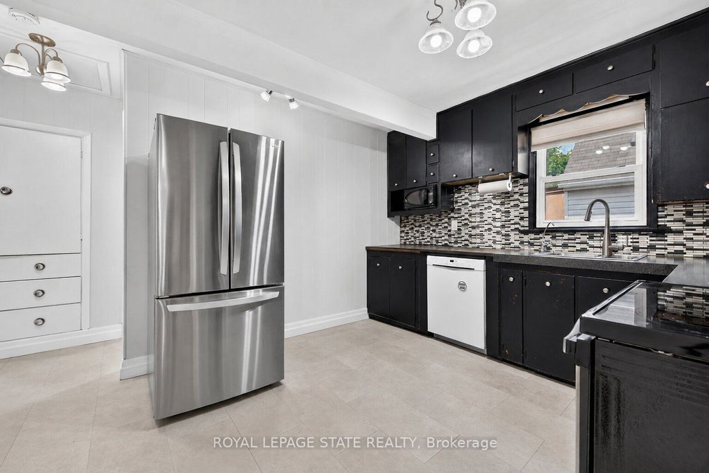 Photo of 302 East 28th Street, Hamilton, ON L8V 3J3 (MLS # X13763884)