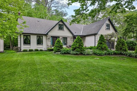 208 Mineola Road W Mississauga ON L5G 2C7