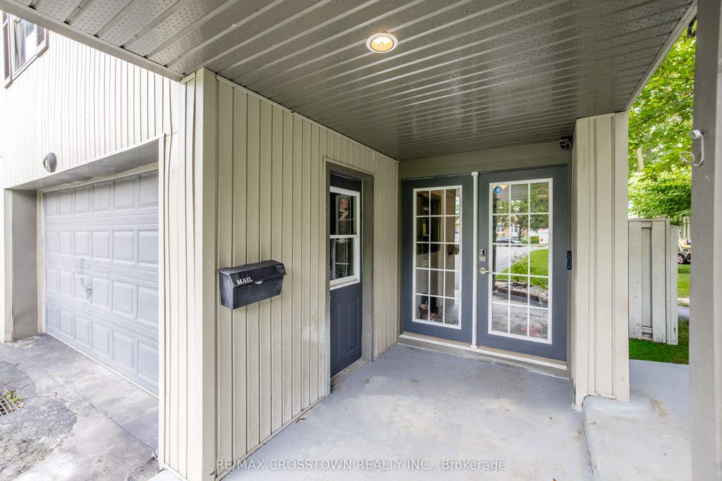 Photo of 6 Ashdale Court, Barrie, ON L4M 5B5 (MLS # S13716046)