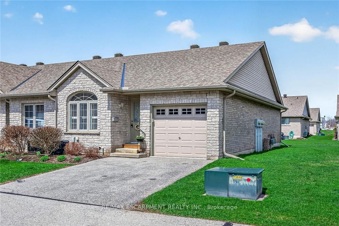 510 Queensway Street W 33