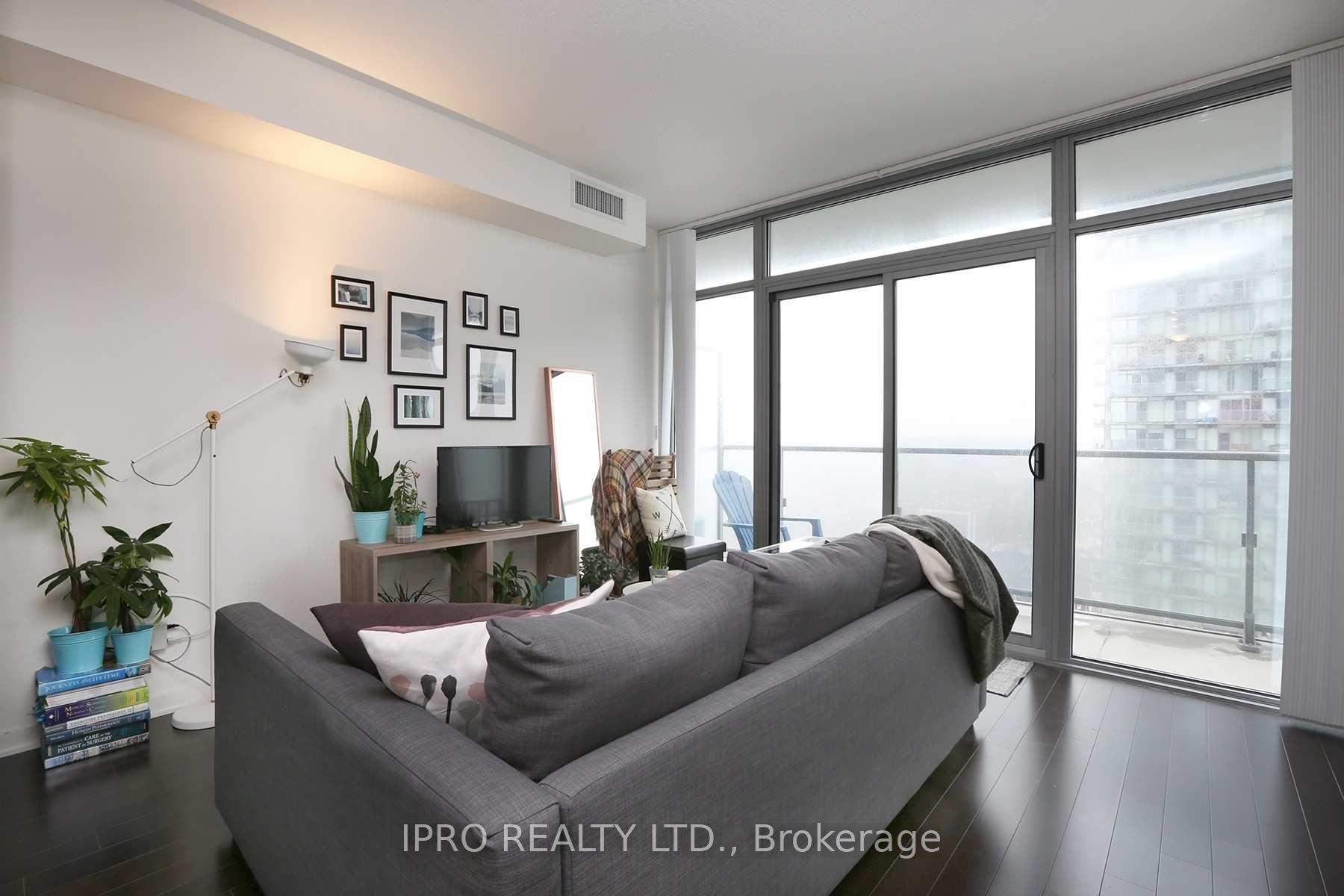 105 The Queensway Avenue 1212