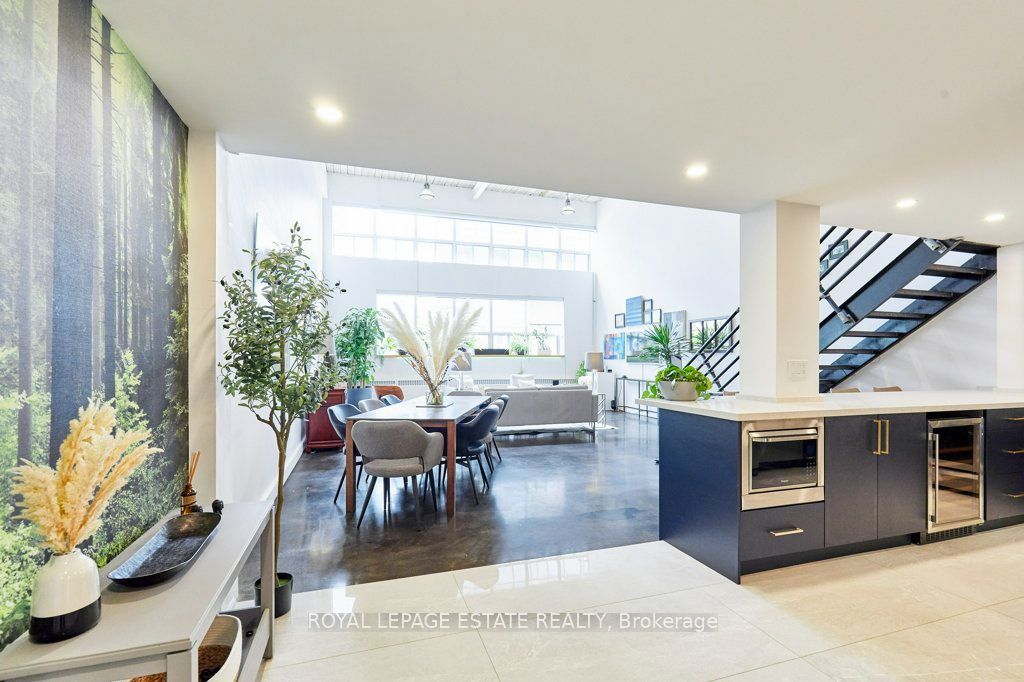 1173 Dundas Street E 217