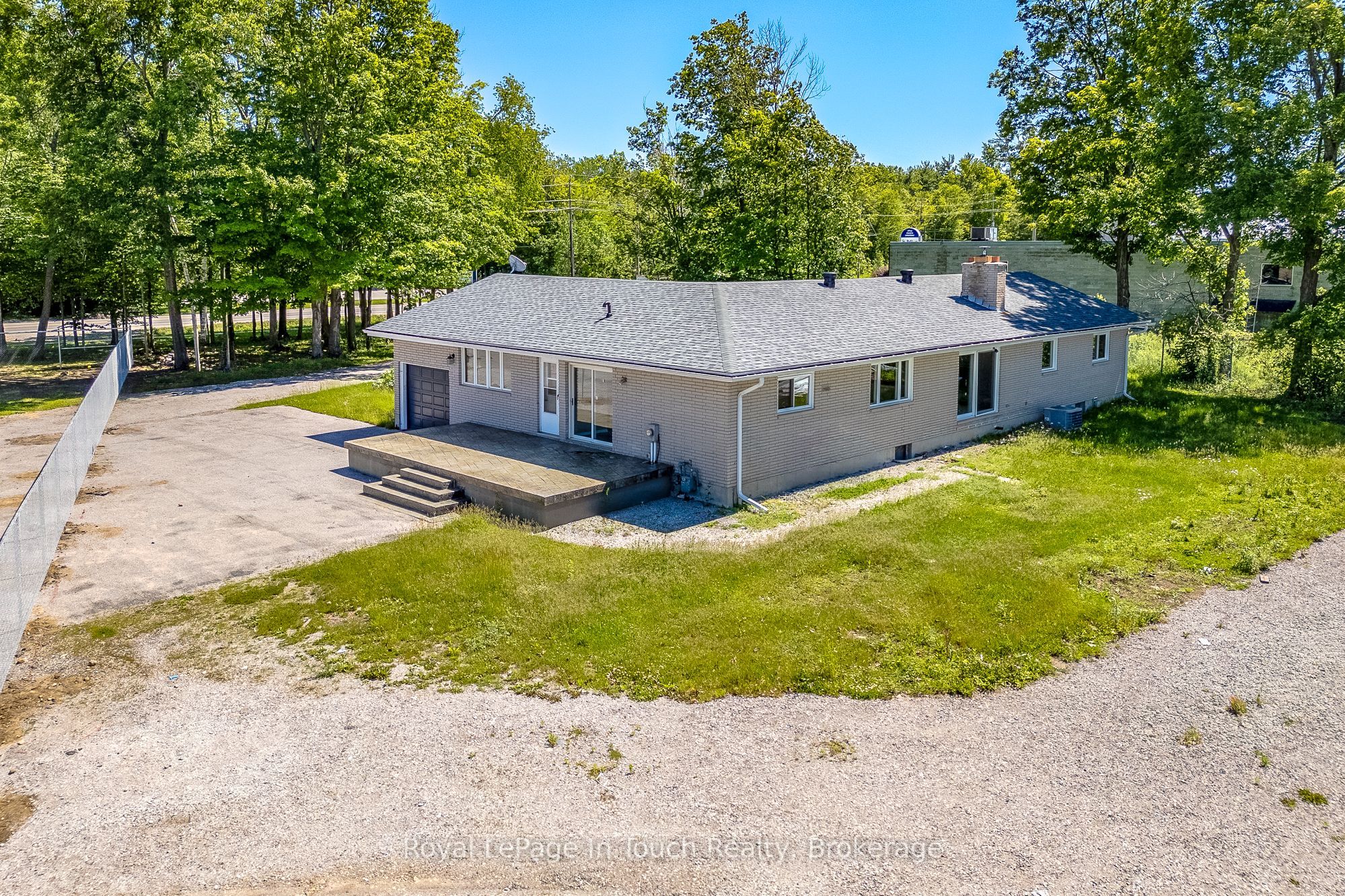 740 Balm Beach Road E