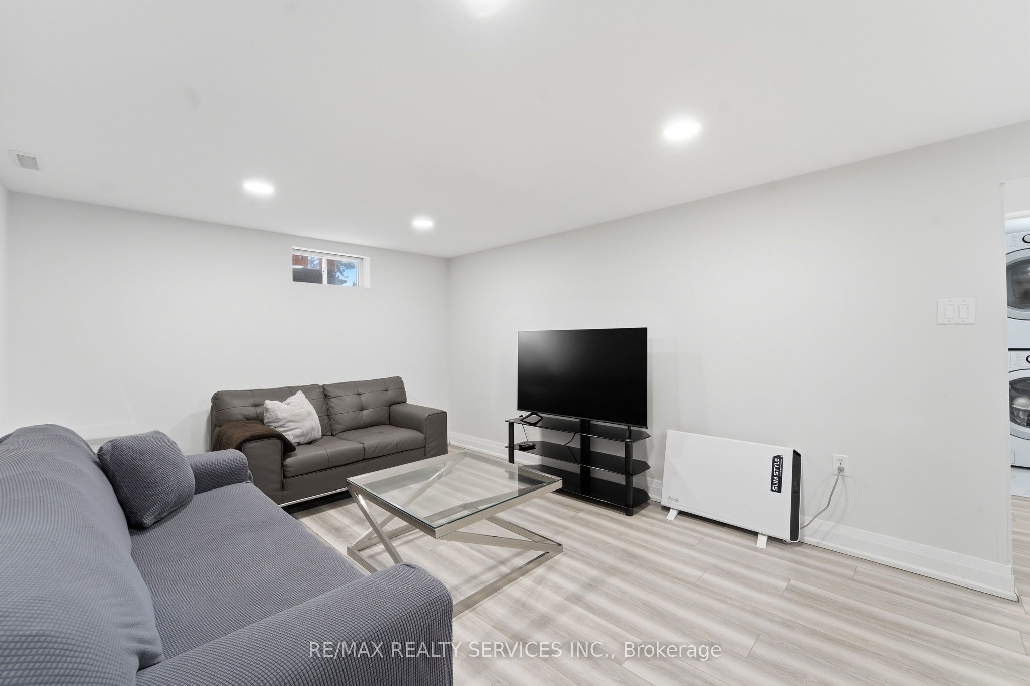 1305 Consort Crescent BSMT