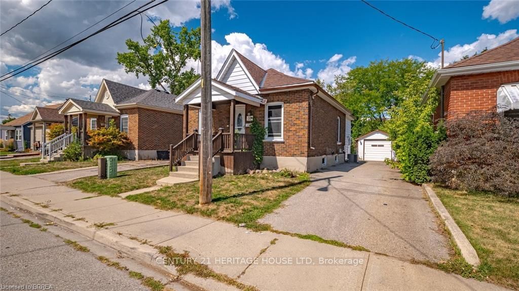 Photo of 35 Salisbury Avenue, Brantford, ON N3S 1M6 (MLS # X12672316)