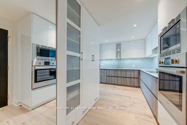 151 Avenue Road 706